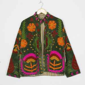 Veste en velours brodée Suzani grande taille, motifs floraux et botaniques, style bohème, manteau en velours coloré, vêtement d'extérieur pour l'hiver - Product Image 1