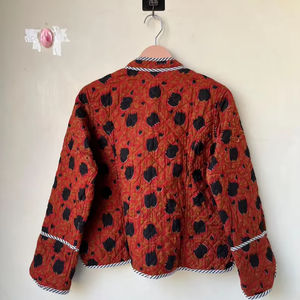 Chaqueta india hecha a mano 100% algodón, ecológica, acolchada, antiarrugas, transpirable, de secado rápido, con estampado digital, bolsillo frontal y cuello redondo. - Product Image 1