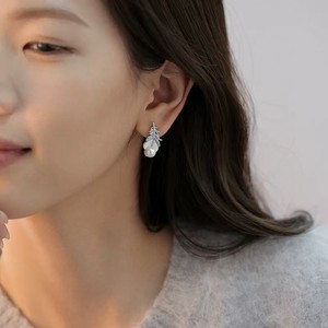 Pendientes Largos de Moda para Mujer, Cristal en Polvo de Sal Marina, Perla Blanca de Agua Dulce, Madreperla Natural, Elegantes y con Estilo - Product Image 4