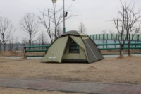 Tente Dôme Camptown en Polyester Imperméable et Coupe-Vent, Montage Automatique Rapide, Tente de Camping Extérieure Trois Saisons, Une Chambre, Simple