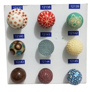 Perillas de puertas de resina y acrílico al por mayor, materiales robustos avanzados y estética moderna para instalaciones comerciales - Product Image 1