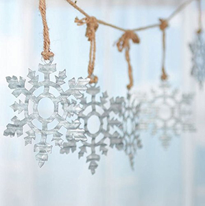 Adorno Rústico de Copo de Nieve de Metal Galvanizado, Placa Vintage de Zinc Corrugado con Detalles de Cuerda de Yute, Decoración Festiva para Árbol de Navidad o Puerta - Product Image 4