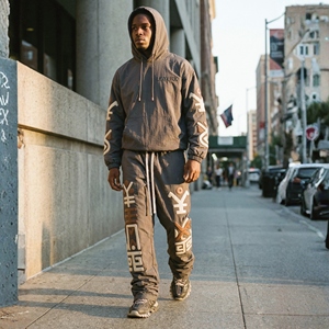 Conjunto Deportivo Personalizado al por Mayor para Hombre, Sudadera con Capucha y Pantalones de Felpa de Algodón Grueso con Estampado Gráfico Lavado al Ácido, Ropa Urbana Informal - Product Image 2