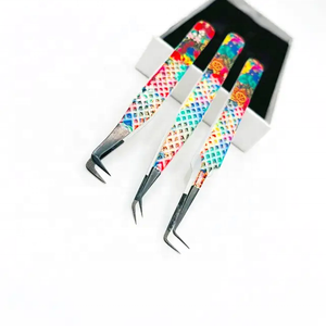 Pinzas de extensión de pestañas de acero inoxidable con estampado de flores y empuñadura de diamante sólido con punta de fibra tipo L de 90 grados de muestra gratis - Product Image 6