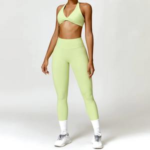 Ensemble de sport sans couture personnalisé pour femmes, soutien-gorge de sport dos nageur et leggings de compression, tenue de fitness marron terre - Product Image 3