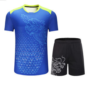 บริการออกแบบชุดกีฬาเทนนิสสำหรับคู่รัก รับผลิตแบบ OEM พร้อมบริการออกแบบโลโก้ตามสั่ง ราคาขายส่ง เสื้อผ้าเทนนิสและกอล์ฟสำหรับทุกเพศ - Product Image 1