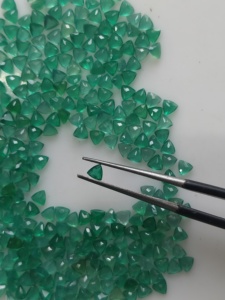 Ónix Verde Natural de 3 mm, Corte Trillón, Gema Suelta de la Mejor Calidad para la Elaboración de Joyas - Product Image 1