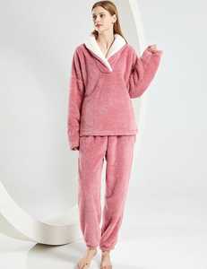 Ensemble de pyjama pour femme avec sweat à capuche multicolore et capuche décorative - Product Image 2
