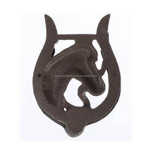 Aldaba de puerta moderno y elegante hecho de hierro fundido con acabado de latón antiguo, diseño en relieve con patrón de caballo para uso en apartamentos - Product Image 6