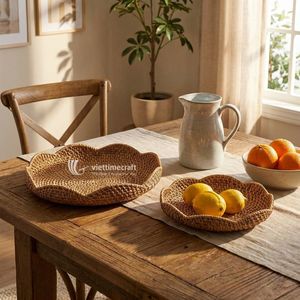 Ensemble de plateaux à fruits en rotin vintage faits à la main, décorés de motifs festonnés, et de bols de service en osier de luxe en forme de fleur, durables, pour la cuisine et la salle à manger au quotidien - Product Image 3