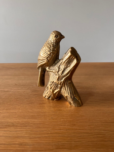 Figurine d'oiseau en laiton artisanale perçant une branche d'arbre, sculpture d'oiseau en métal détaillée, décoration d'intérieur sur le thème de la faune, ornement de table - Product Image 2