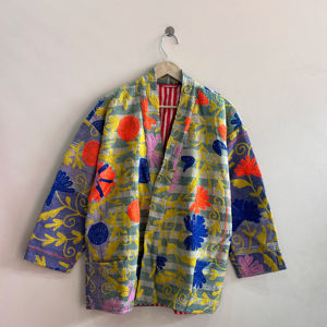 เสื้อแจ็คเก็ตปักมือซูซานีคุณภาพดีเยี่ยม แบบสั้น ผ้าควิลท์คันธา สไตล์วินเทจ ของขวัญสำหรับเธอ - Product Image 1