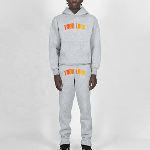 Ensemble de survêtement sportif gris uni pour homme en polyester avec capuche, coupe longue, décontracté, pour l'automne, avec logo imprimé par transfert thermique sur le devant - Product Image 1