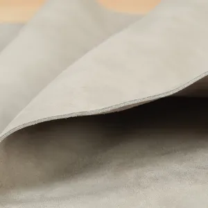 Cuir suédé gris clair en peau de vache pour la confection de chaussures haut de gamme, vestes, vêtements et revêtements de meubles – Stock disponible - Product Image 1