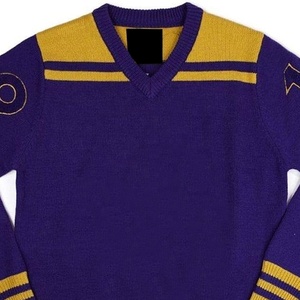 Cardigan en tricot respirant laine/acrylique à rayures pour hommes, style universitaire, avec patchs et lettres personnalisés pour fraternités grecques - Vente en gros - Product Image 2
