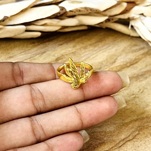 Bague Feuille de Cannabis Bohème Plaqué Or 18 carats pour Femme, Bijoux Hippie Délicats, Vente en Gros/OEM/ODM – Le Choix Préféré du Marché - Product Image 3