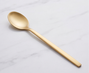 Cuillère à cocktail élégante en or mat, outil de bar minimaliste, manche en métal, design durable pour mélanger, accessoires de bar - Product Image 1