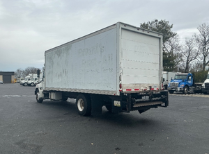 Camión de Caja Comercial de Uso Medio con Transmisión Automática, Años 2012/2013, en Buen Estado, con 195,254 Millas - Product Image 3