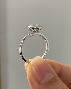 Bague de fiançailles à sertissage ovale - Bague solitaire en diamant de laboratoire personnalisé de 2 carats : Or blanc 14 carats certifié IGI - Product Image 2