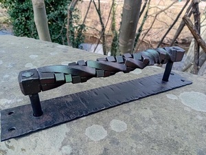 Poignée de portail en fer forgé ; résistante à la rouille, facile à installer, avec un design à barre torsadée ; idéale comme accessoire de portail. - Product Image 4