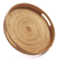 Plateau rond en rotin artisanal, au design de qualité supérieure, parfait pour la décoration intérieure, les réceptions et la présentation.