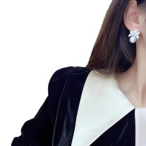 ต่างหูมุกแท้ธรรมชาติขนาด 10-11 มม. ดีไซน์หรูหรา แฟชั่นทันสมัย ทำจากเงินแท้ S925 ผลิตด้วยงานฝีมือจากอุตสาหกรรมหนัก - Product Image 5