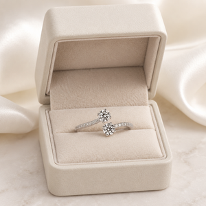Bague en or blanc 14 carats avec diamant rond cultivé en laboratoire |   Bague moderne ouverte en diamant croisé |   Cadeau d'anniversaire de mariage pour femme - Product Image 2