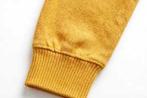 เสื้อสเวตเตอร์แขนยาวสีเหลืองสำหรับผู้ชาย ผ้าฟลีซถัก ผสมคอตตอนและสแปนเด็กซ์ กระดุมติดคอ แบบลำลอง ระบายอากาศได้ดี น้ำหนัก 220 กรัม ผ้าเจอร์ซีย์ย้อมสีพื้น - Product Image 4