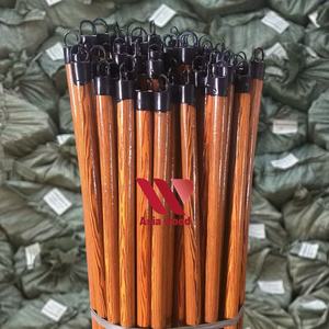 Palo de escoba de madera de eucalipto recubierto de PVC de color café estético limpieza del hogar escobas y recogedores a un precio - Product Image 1