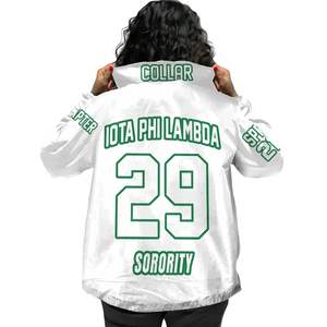 Chaqueta Universitaria Personalizada Iota Phi Lambda para Mujer, Blanca con Letras Griegas Verde Esmeralda, Escudo, Número y Año, Estilo Bomber - Product Image 3