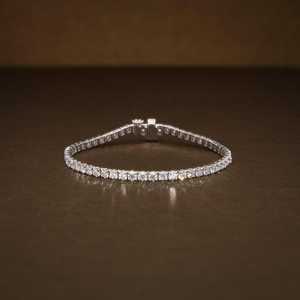 Pulsera de tenis de lujo para mujer de plata 925 con moissanita, corte brillante redondo, engaste hecho a mano, joyería de boda - Product Image 1