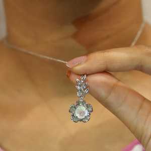 Collier floral en pierre de lune arc-en-ciel, pendentif inspiré de la nature, bijoux de mariage, argent sterling, cadeau pour femme - Product Image 2