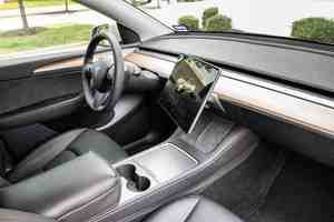 Tesla Model Y Performance 2024, Doble Motor, Tracción en las Cuatro Ruedas, Autonomía de 303 Millas, Capacidad de Conducción Autónoma Completa, Volante a la Izquierda, Asientos de Cuero Traseros - Product Image 5