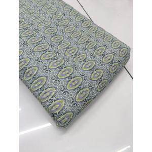 Tela Schiffli de Polialgodón de Calidad de Exportación con Estampados Digitales Resistentes a la Decoloración para Prendas de Moda Disponible para la Venta - Product Image 4