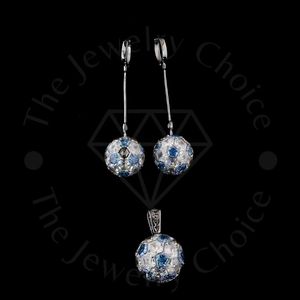 Juego de Joyería con Colgante y Pendientes de Diamantes de Laboratorio con Corte Hexagonal de 55 CT, Oro Blanco de 14K, Engaste Invisible Brillante Azul Blanco - Product Image 6