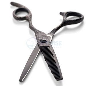 Tijeras de Adelgazamiento Rockstar en Negro Mate, Acero Inoxidable Duradero, Corte de Precisión, Mango Ergonómico para Estilistas Profesionales - Product Image 6