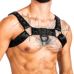 Harnais de poitrine en cuir noir avec boucle en acier, ajustement réglable pour les tenues de club - Product Image 1
