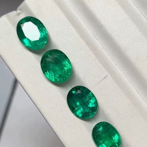 พลอยมรกตธรรมชาติจากแซมเบีย รูปทรงวงรี คุณภาพสูง สีสวยงาม รูปทรงสวยงาม พลอยเม็ดเดี่ยวสำหรับทำเครื่องประดับ - Product Image 1