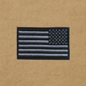 Parche Bordado de la Bandera Americana en Negro y Plata, Rectangular, Termoadhesivo, para Tela, con Capa de Hierro en la Parte Posterior - Product Image 1