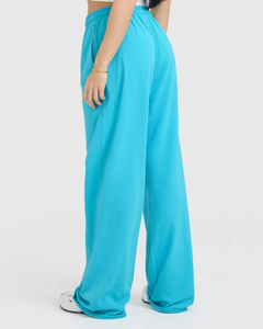 Pantalones de chándal anchos de mujer, de cintura elástica, estilo acampanado, de forro polar suave, informales, para uso diario, con logotipo personalizado OEM - Product Image 4