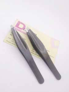 Pince à épiler noire scintillante pour sourcils, en acier inoxydable, avec logo personnalisé, pour épilation des poils incarnés, à pointes biseautées et pointues - Product Image 4