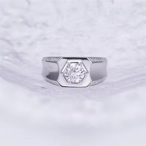 แหวนหมั้นเพชรแท้ทรงกลมเจียระไนแบบบริลเลียนท์ ทองคำแท้ 18K สำหรับผู้หญิง ได้รับการรับรองจาก GIA สไตล์คลาสสิก - Product Image 1