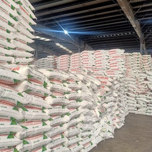 Vietimex Urea 46% Fertilizante Nitrogenado Perlado con Recubrimiento de Azufre de Liberación Rápida Controlada Blanco para Uso Agrícola en Bolsa de Salto 0.85-2.8mm - Product Image 3