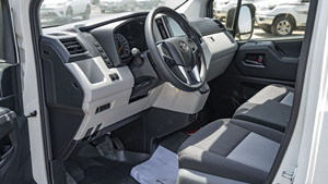 Toyota Hiace 2025 Usada de Alta Calidad, Perfecta, Impecable, Tracción Trasera, Motor V6 de 3.5L a Gasolina, Transmisión Manual de 6 Velocidades, 277 bhp, 13 Asientos - Product Image 3