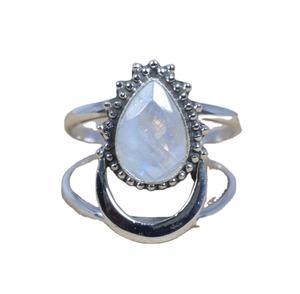 Anillo de Plata de Ley 92.5 con Piedra Lunar Arcoíris Blanca para Mujer - Product Image 1