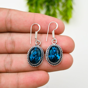 Pendientes Colgantes Modernos de Plata de Ley 925 Chapados en Oro para Mujer - Joyería Hecha a Mano de la Mejor Calidad - Product Image 2