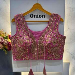 Blouse Prête-à-Porter Entièrement Cousue en Soie Italienne, Tricotée avec Motifs de Broderie et Perles de Créateur - Product Image 2