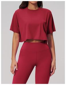 T-shirt de sport personnalisé à séchage rapide pour femme, avec logo, coupe ajustée, estampage à chaud, sensation nuage, idéal pour la course et le yoga - Product Image 3