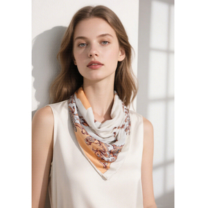 Elegante Pañuelo Cuadrado de Seda con Estampado Floral Blanco Melocotón, Accesorio de Moda Multifuncional para Mujer, Todas las Temporadas - Product Image 6