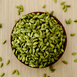 Gousse de cardamome verte naturelle de qualité supérieure, taille 6-7 mm, petite, aromatique, épice entière, fournisseur d'Elaichi - Product Image 1